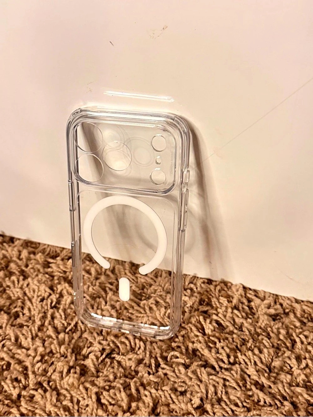 ESR Classic Hybrid Magnetic Case - Clear MagSafe iPhone 17 Pro Case